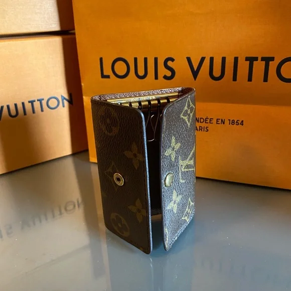 Louis Vuitton 4 Key Holder ~ Authentic - Picture 11 of 12